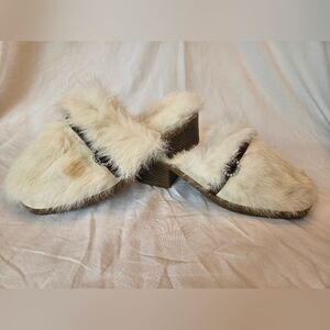 Block Heeled Cream Fur Slippers with Rhinestone and Ribbon Accent, NWOT, 7.5 /38